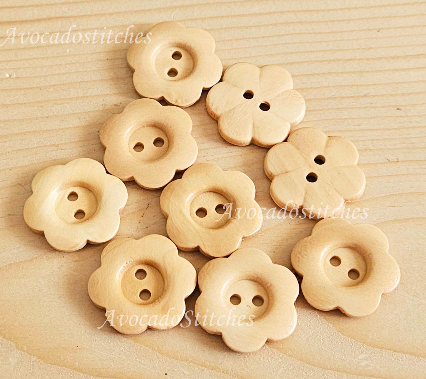 VINTAGE FLOWER 2-HOLE BEIGE CREAM / 15-25mm / Wooden Buttons / Sewing Buttons