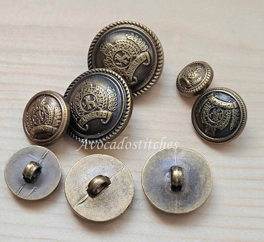 Clearance // ANTIQUE CROWN / Plastic Shank Buttons / 12.5-25mm (Set of 6)