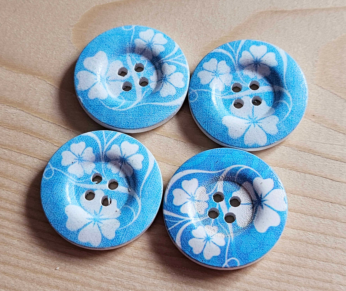 BLUE TRIO FLOWERS / 30mm - 6 buttons / Wooden Buttons / Sewing Buttons