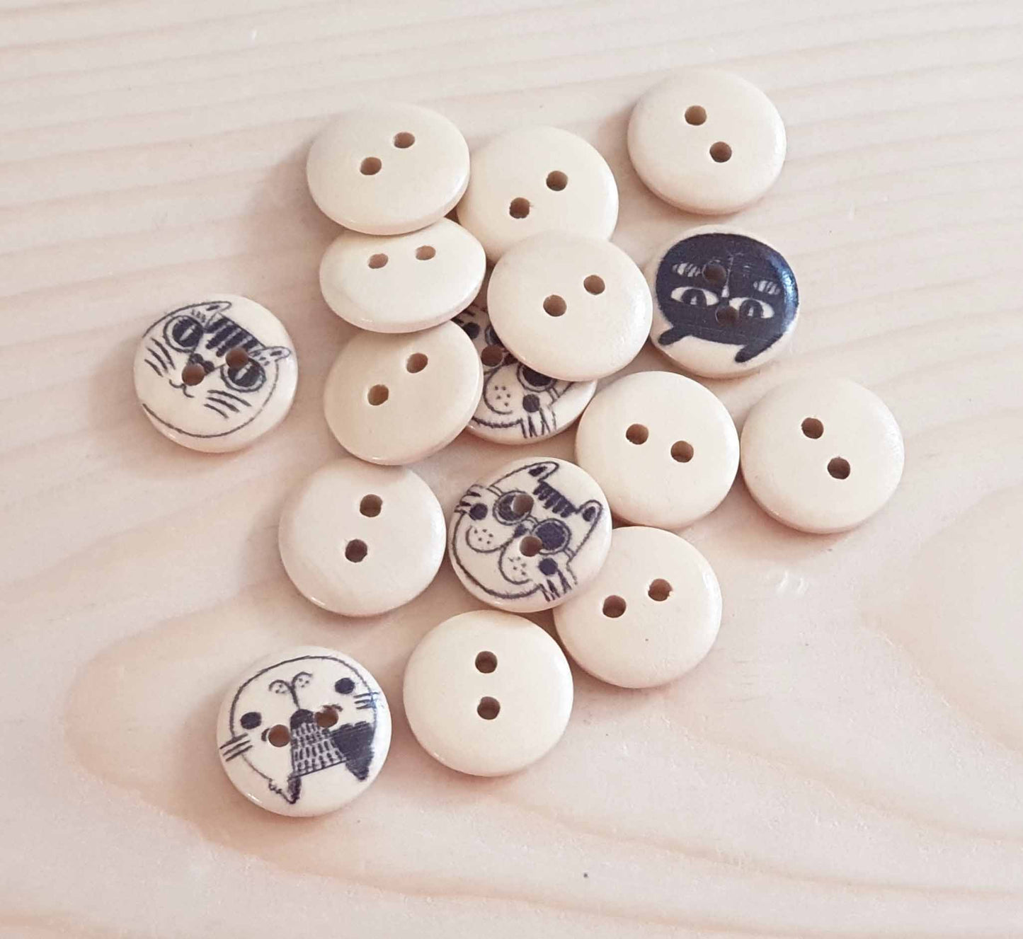 BLACK & WHITE CAT/ 15mm - 8 buttons / Wooden Buttons / Sewing Buttons