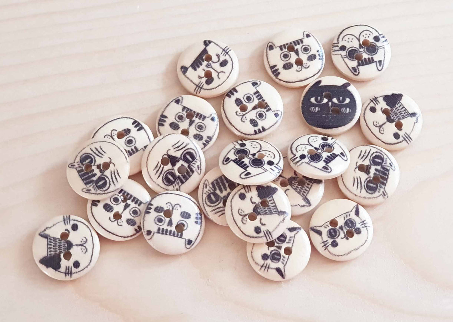 BLACK & WHITE CAT/ 15mm - 8 buttons / Wooden Buttons / Sewing Buttons