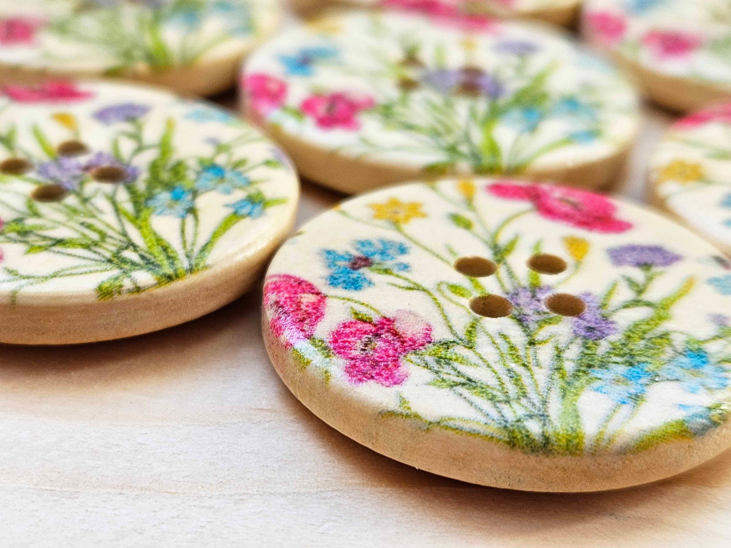 CARNATION BABYLON / 30mm / Set of 6 buttons / Wooden Buttons / Sewing Buttons