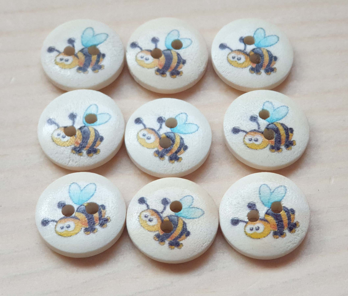 BEE / 15mm - 8 buttons / Wooden Buttons / Sewing Buttons