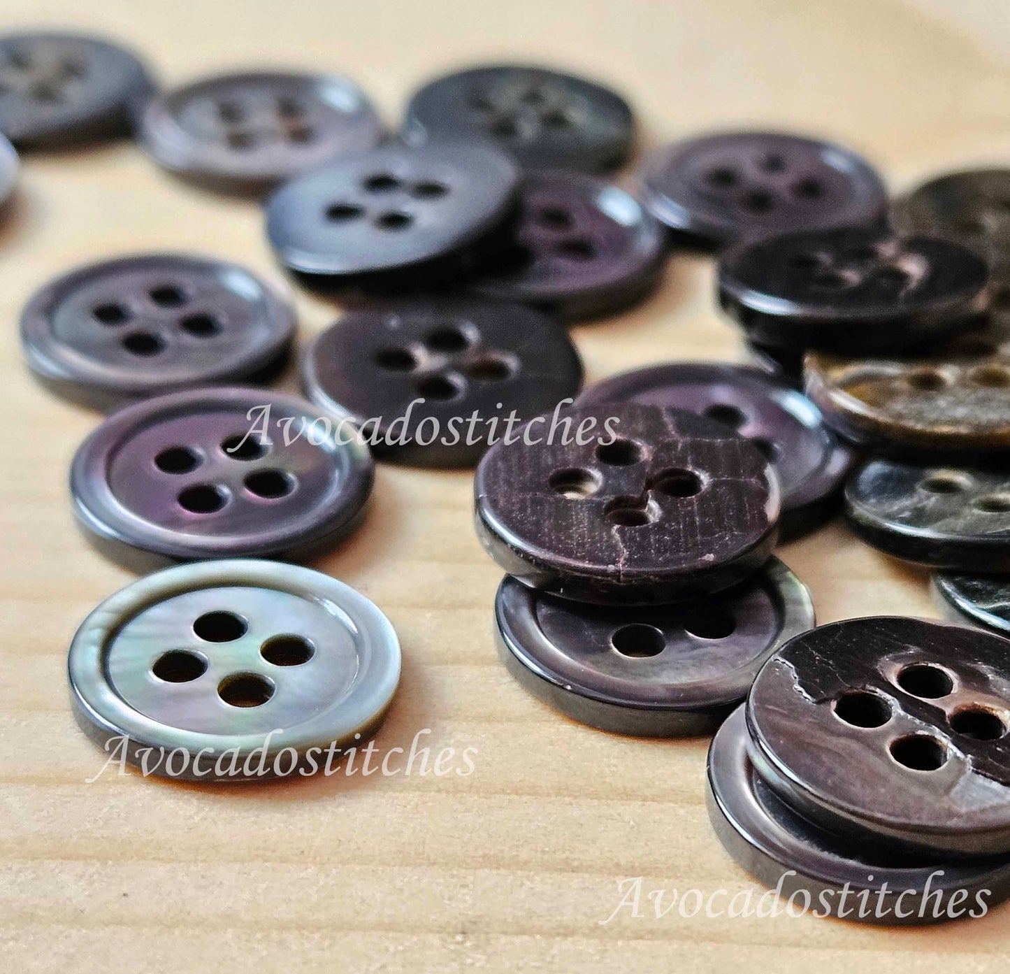 BLACK MOP Seashell Buttons / 11.5mm / Set of 4 buttons / Natural Seashell Buttons / Sewing Buttons
