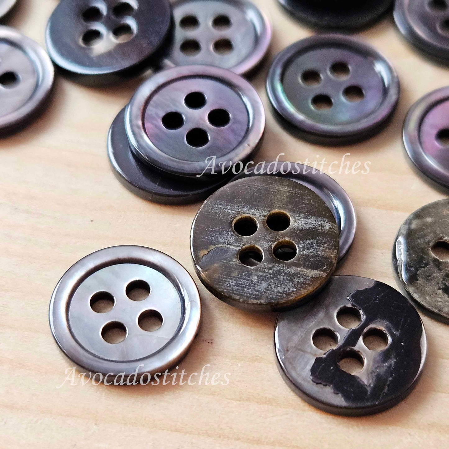 BLACK MOP Seashell Buttons / 11.5mm / Set of 4 buttons / Natural Seashell Buttons / Sewing Buttons