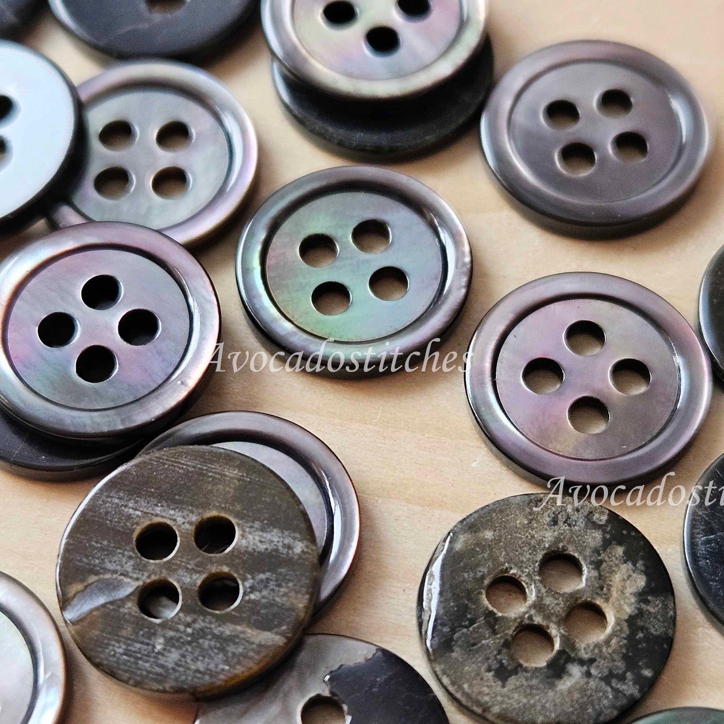 BLACK MOP Seashell Buttons / 11.5mm / Set of 4 buttons / Natural Seashell Buttons / Sewing Buttons