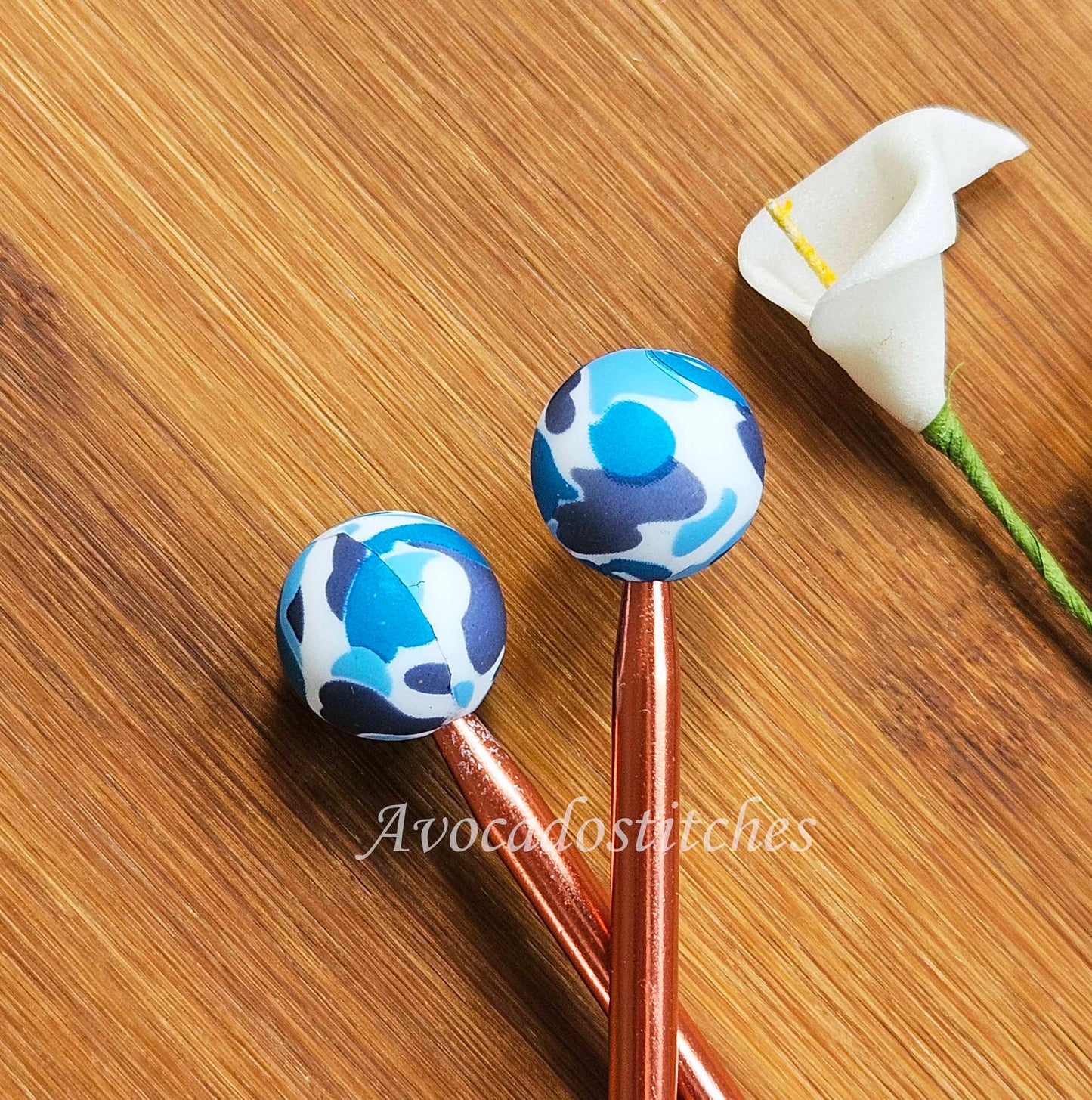 ROUND BLUE BLOOMS Stitch Stoppers / Knitting Needle Stoppers / Point Protection / Notions