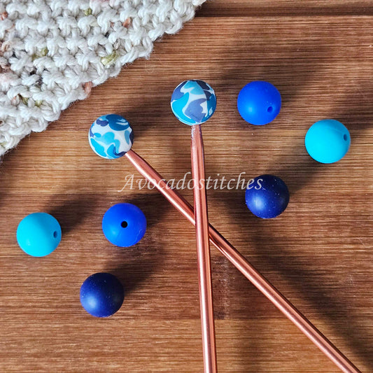ROUND BLUE BLOOMS Stitch Stoppers / Knitting Needle Stoppers / Point Protection / Notions