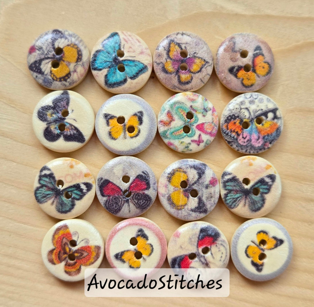 BUTTERLY MEADOW / 15mm - 8 buttons / Wooden Buttons / Sewing Buttons