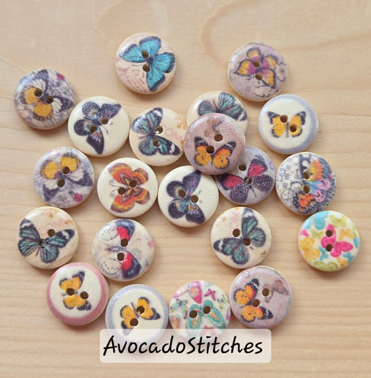 BUTTERLY MEADOW / 15mm - 8 buttons / Wooden Buttons / Sewing Buttons