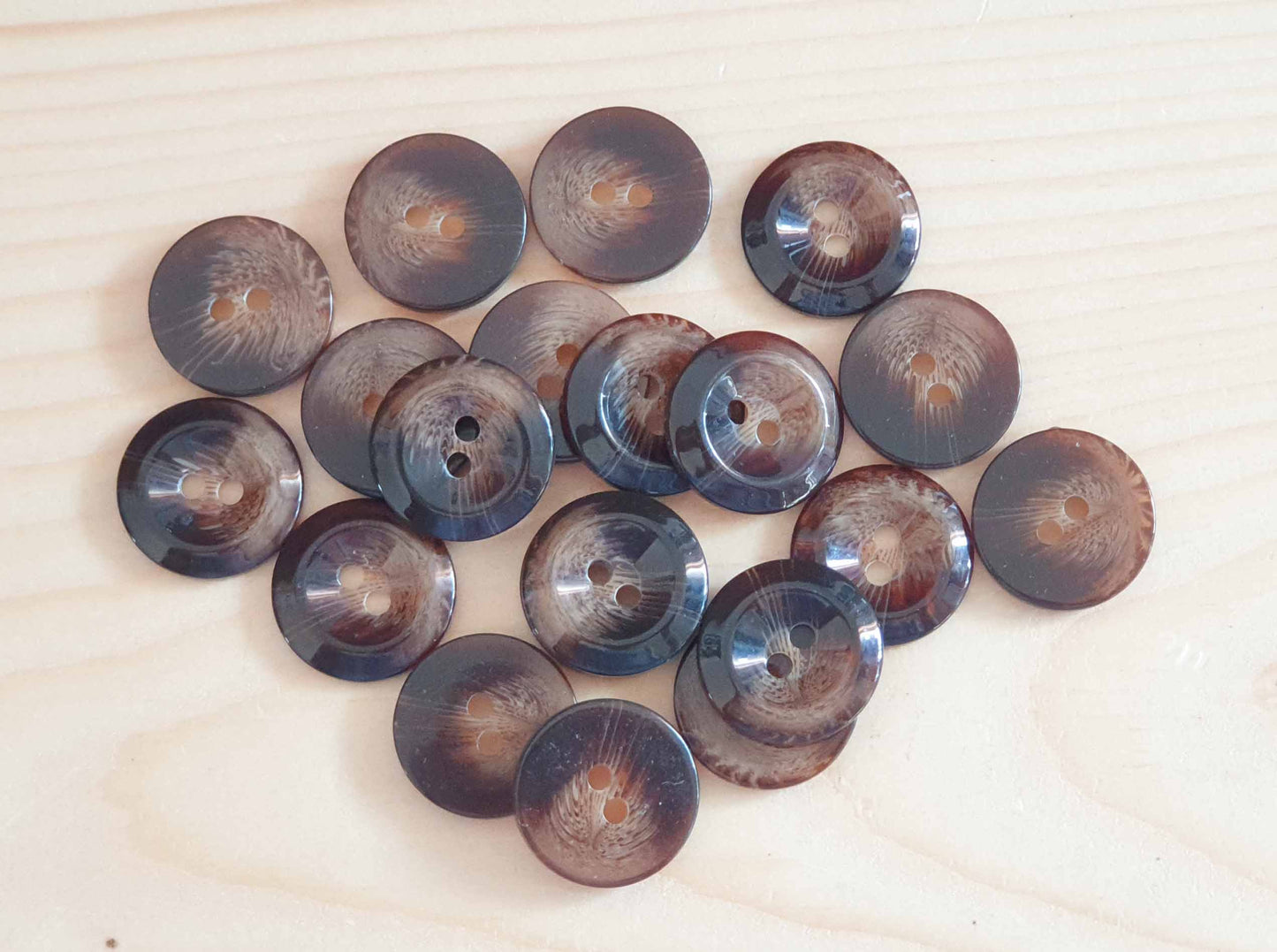 CHOCOLATE SUNDAE / 18-28 mm / Resin Buttons / Sewing Buttons