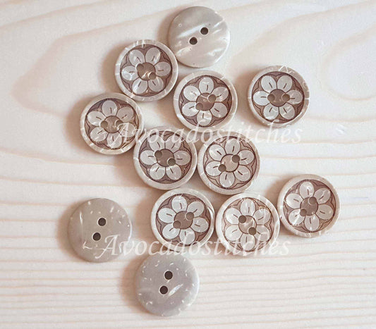 COCO DAISY / 13-18mm / Coconut Buttons / Sewing Buttons