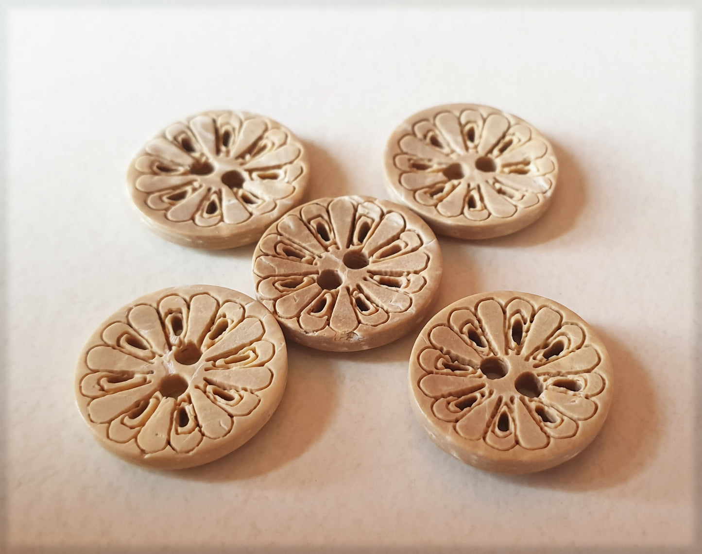 COCO CALENDULA / 13mm - 8 buttons / Coconut Buttons / Sewing Buttons