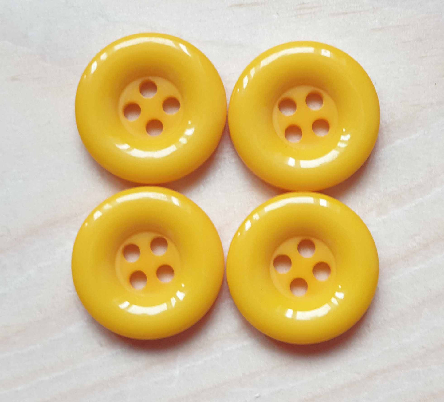 Clearance // THICK EDGE RESIN CYBER YELLOW / 4-Hole Resin Buttons / 15mm 18mm (Set of 8)