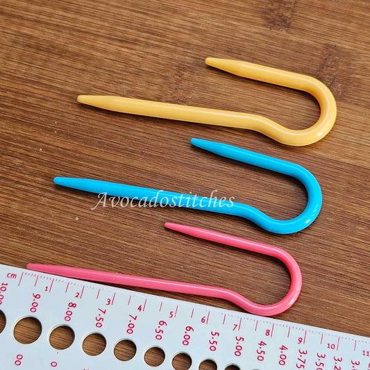 CABLE NEEDLES U shaped - 3 pieces / Stitch Holders / Plastic Cable Needles / Knitting Notions