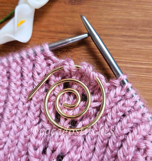 Clearance // SPIRAL Golden Cable Needle / Knitting Crochet Stitch Holder / Knitting Crochet Notions