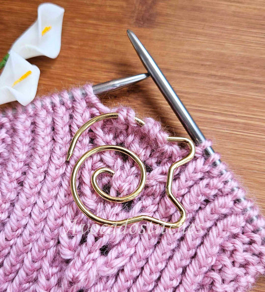 GOLDEN CAT CABLE NEEDLE / Knitting Crochet Stitch Holder / Notions
