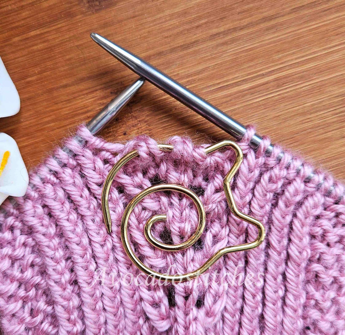 GOLDEN CAT CABLE NEEDLE / Knitting Crochet Stitch Holder / Notions