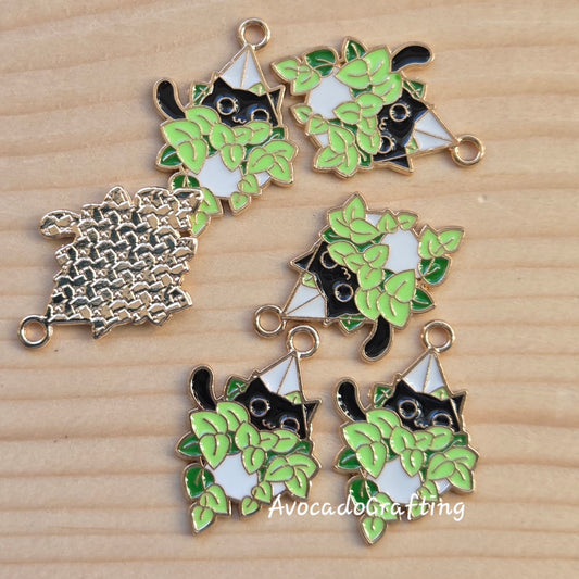 Cat in a Hanging Plant Pot Charm / 10 pieces / Jewelry Making
