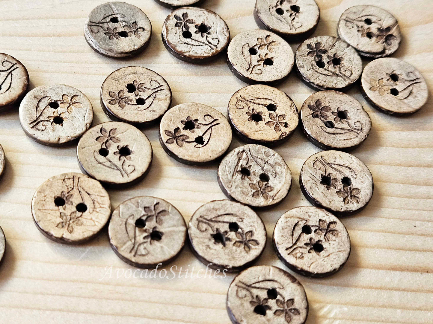 AvoDesigns COCO MOM & ME DAISIES / 15mm 20mm - 6 buttons / Coconut Buttons / Sewing Buttons