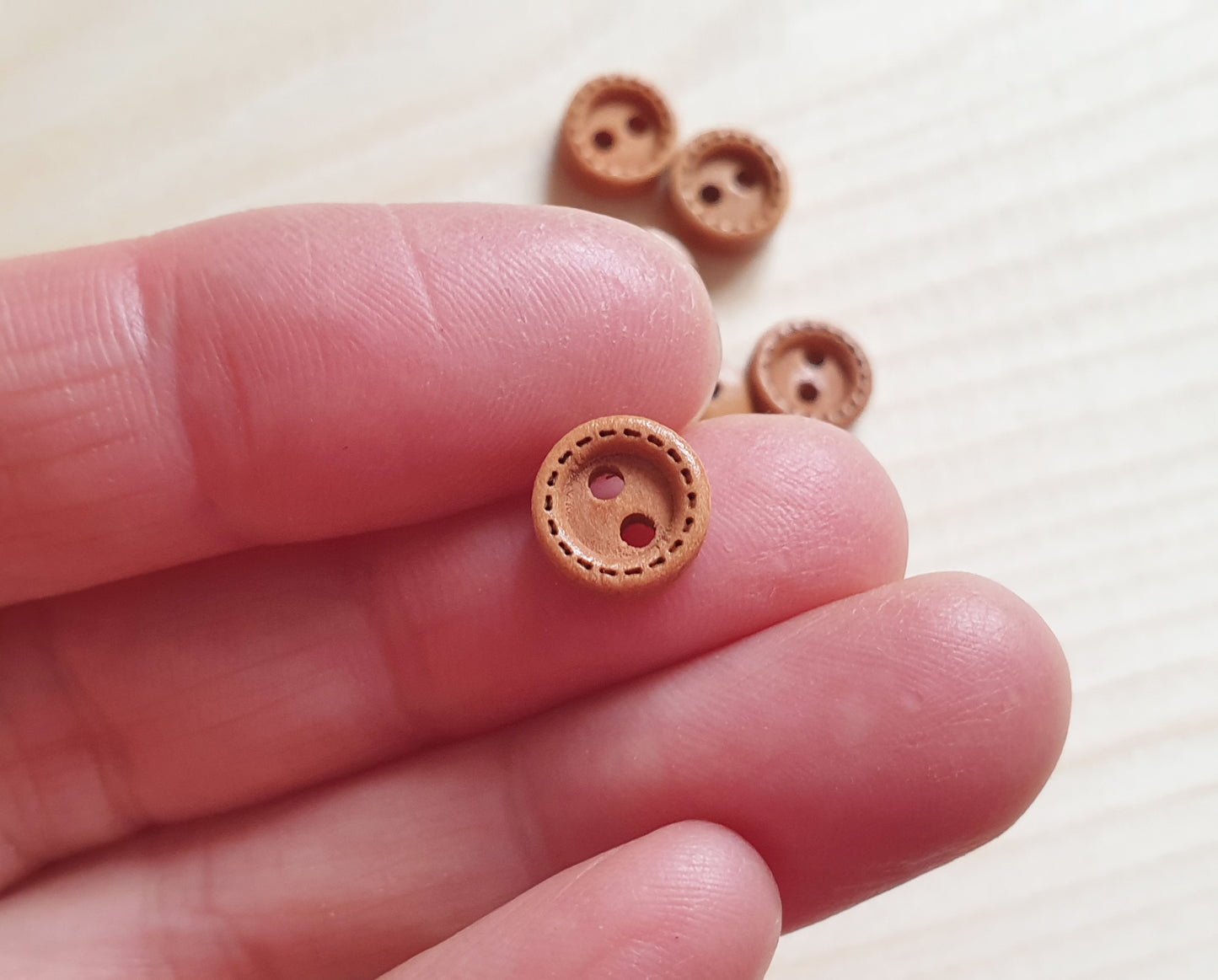 DASH MINI 2-Hole Light Brown / 9mm (SMALL) / Set of 8 buttons / Wooden Buttons / Sewing Buttons