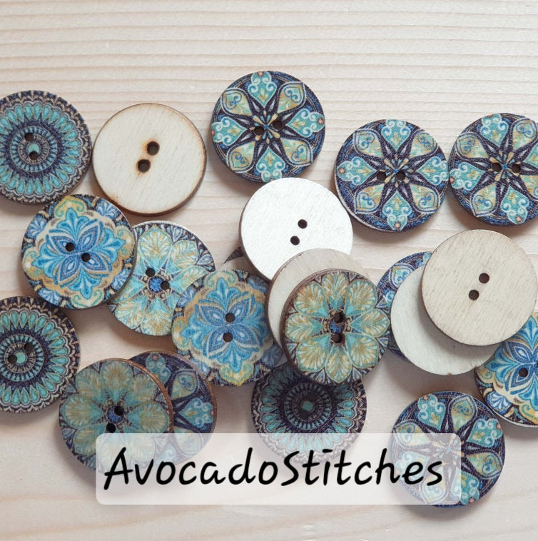 EMERALD KALEIDOSCOPE / 15-25mm / 8 buttons / Wooden Buttons / Sewing Buttons