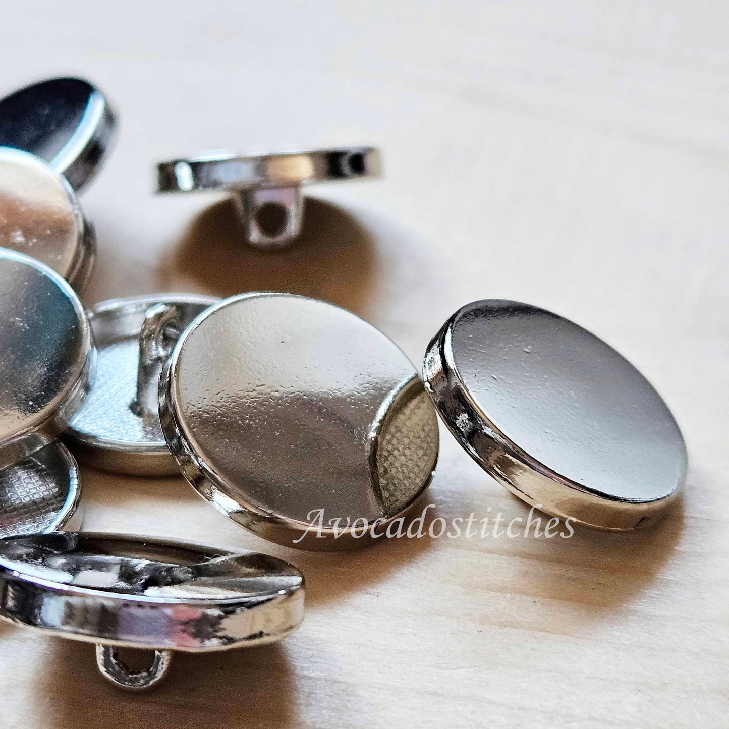 SIMPLE FLAT ROUND Shank - Platinum / 18mm - 8 buttons / Metal Alloy Shank Buttons / Sewing Buttons