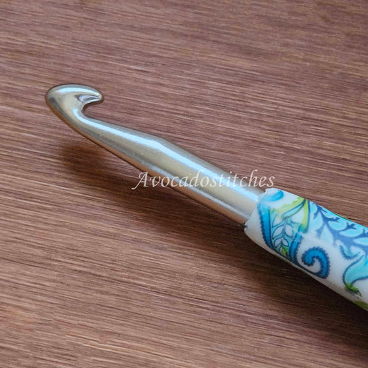 GREEN MAORI ART Crochet Hook / 15.5cm/6.25" / Aluminum Crochet Hook
