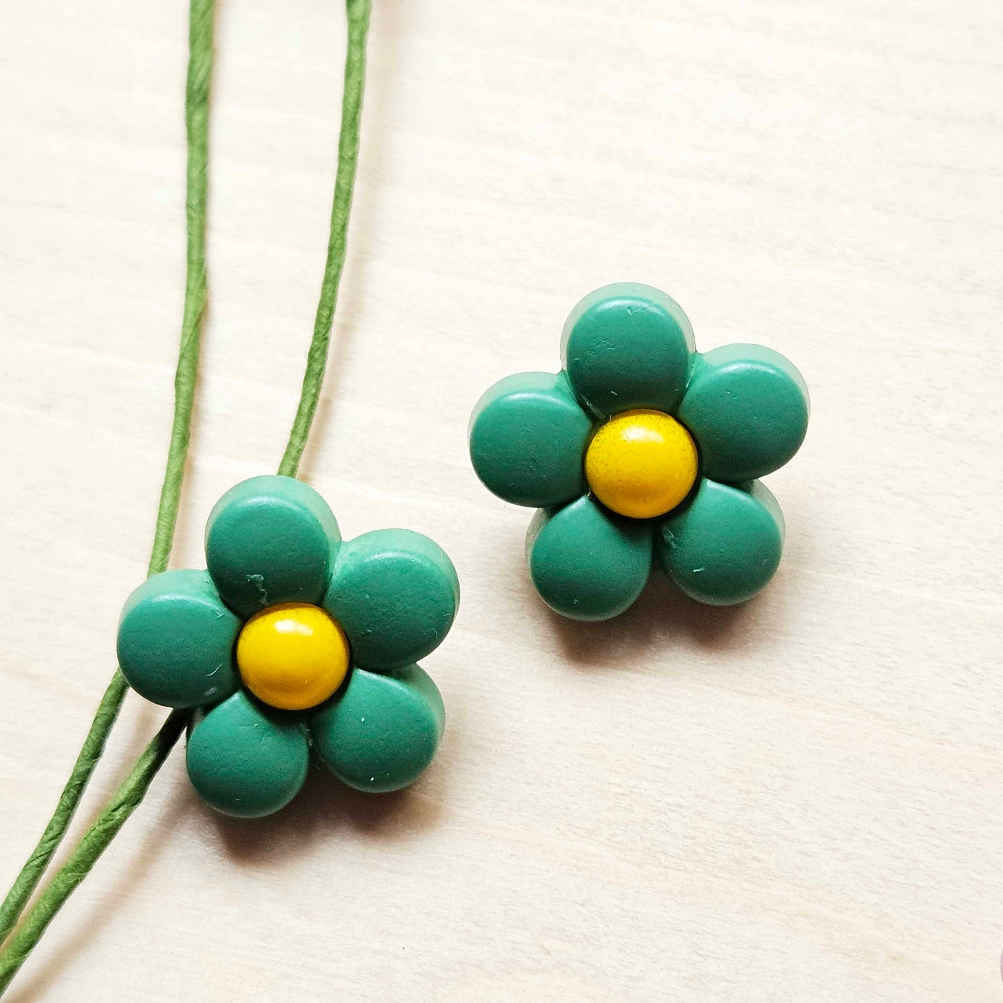 DAISY / 15*15mm - 18*18mm / 4 buttons / Resin Shank Buttons / Sewing Buttons