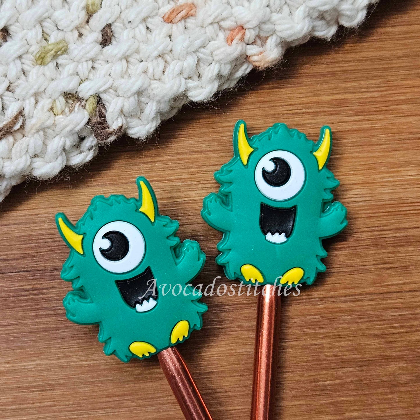 GREEN MONSTER Stitch Stoppers / 2 pieces / Knitting Needle Stoppers / Point Protection / Notions