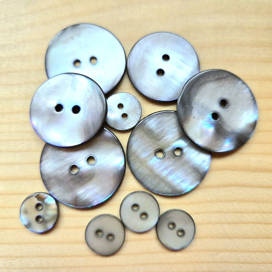 GREY SEASHELL / 2-Hole Seashell Buttons / 11.5-25mm (Set of 6)