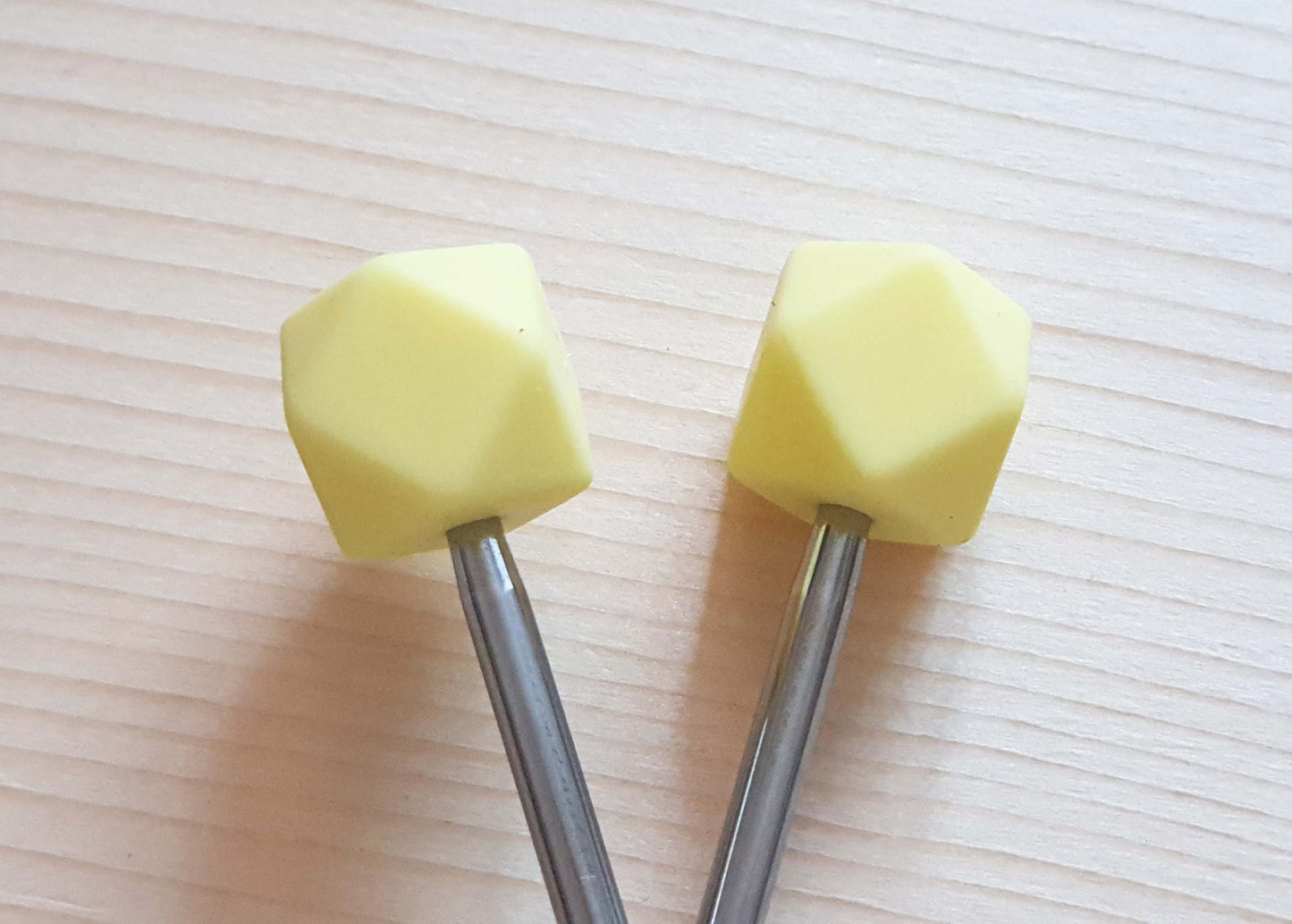 MINI HEXAGONS STITCH STOPPERS / 4 pcs / Knitting Needle Stoppers / Point Protection / Notions