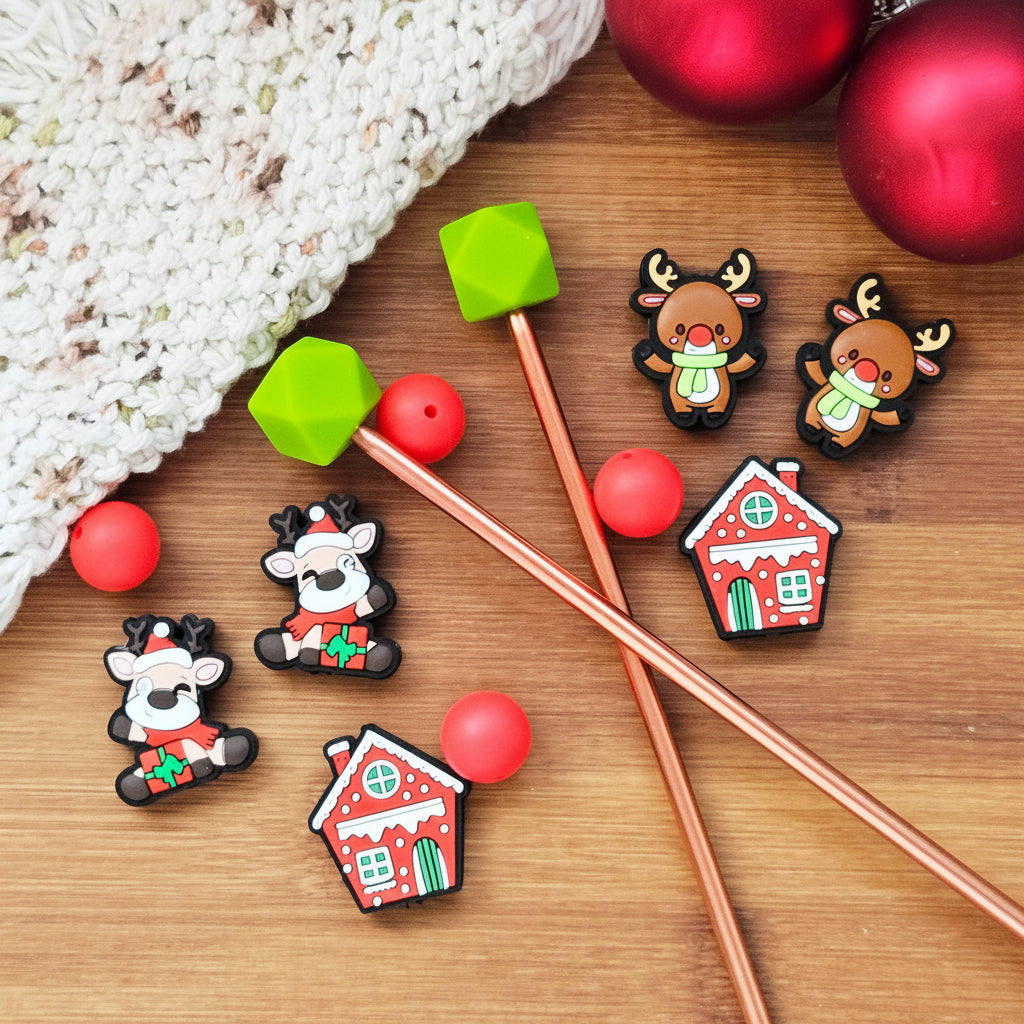 Clearance // HOLIDAY DEER FAMILY STITCH STOPPER GIFT SET / 12 pieces / Knitting Needle Toppers / Notions