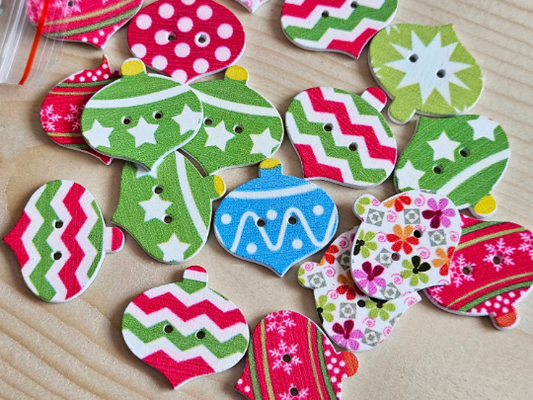 HOLIDAY ORNAMENTS / 26*27mm / 8 buttons / Wooden Buttons / Sewing Buttons