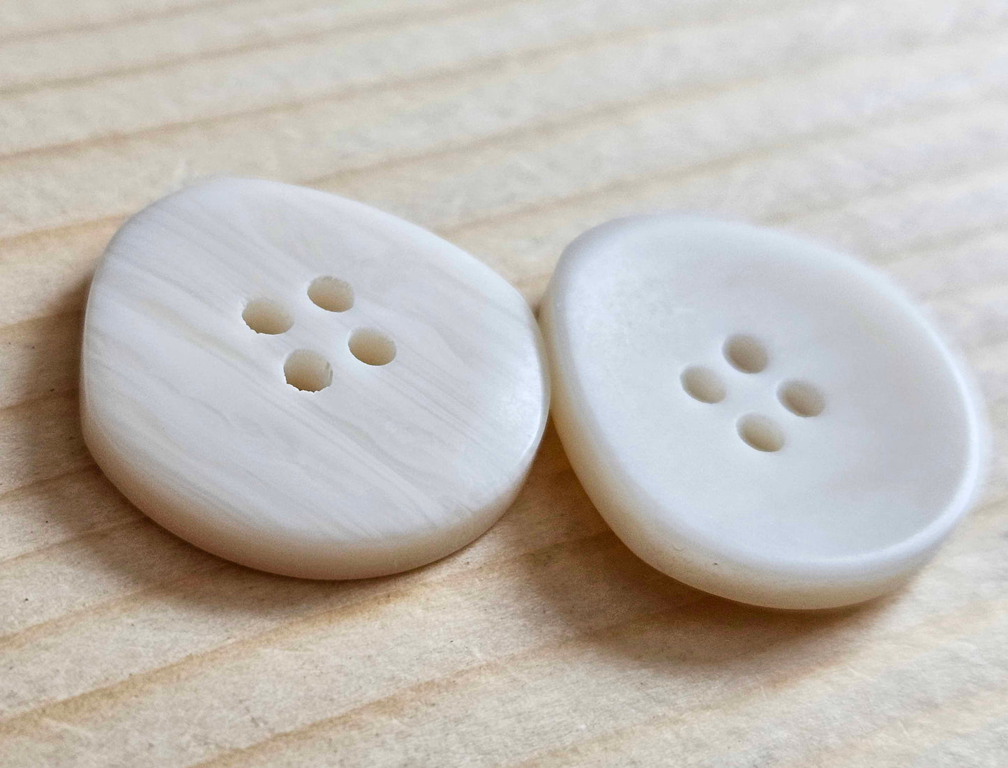 IRREGULAR CREAMY WHITE / Set of 4 buttons / Resin Buttons / Sewing Buttons