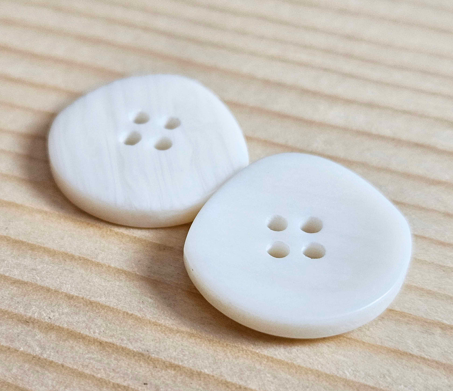 IRREGULAR CREAMY WHITE / Set of 4 buttons / Resin Buttons / Sewing Buttons