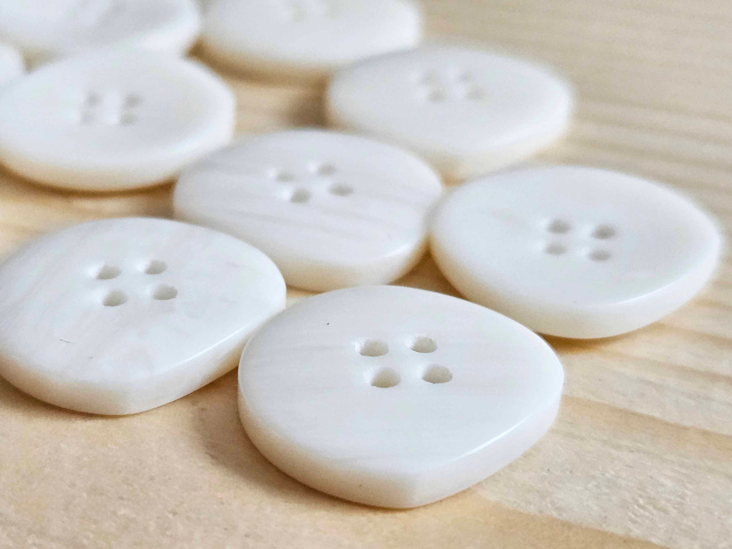 IRREGULAR CREAMY WHITE / Set of 4 buttons / Resin Buttons / Sewing Buttons