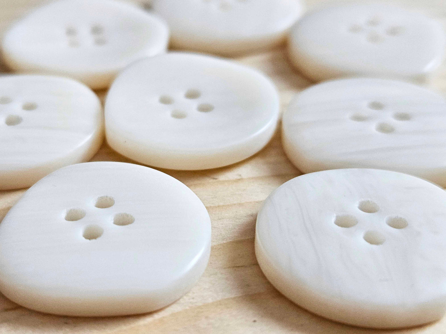 IRREGULAR CREAMY WHITE / Set of 4 buttons / Resin Buttons / Sewing Buttons