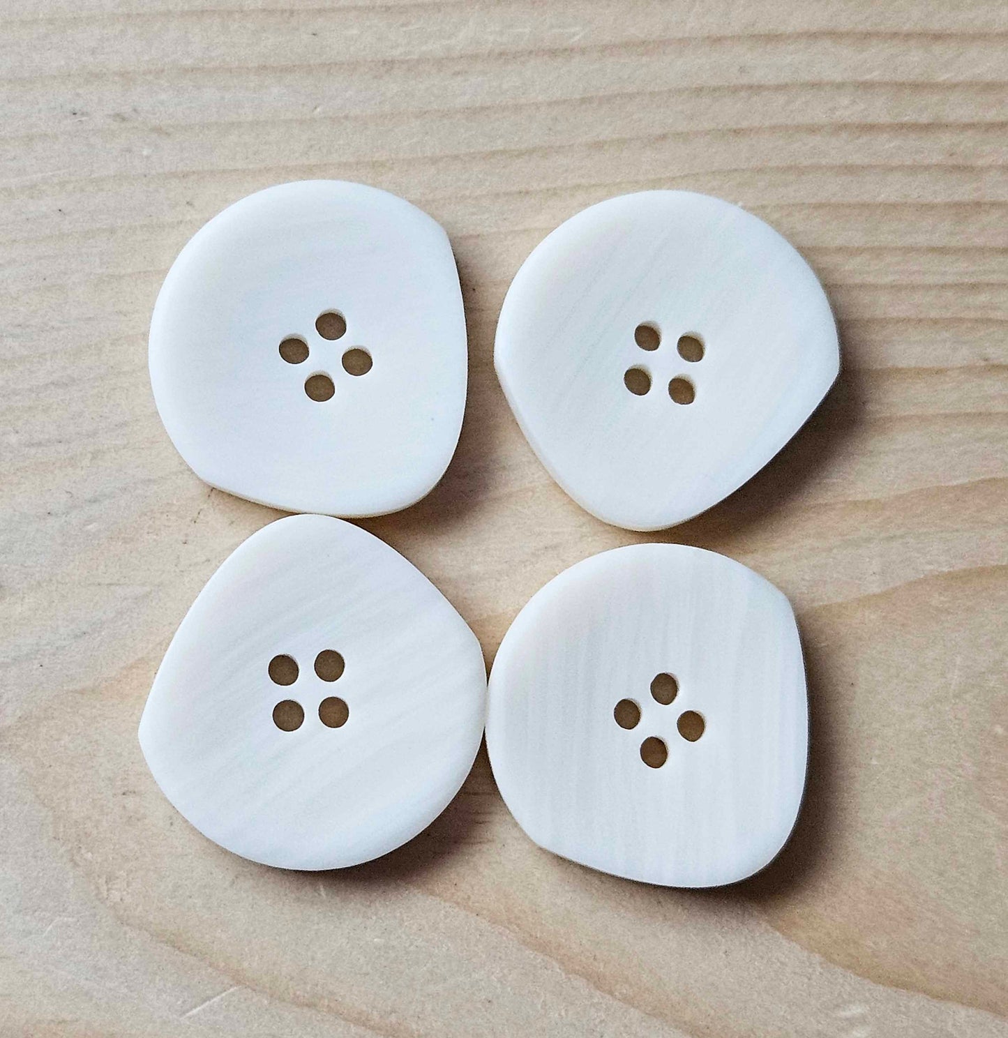 IRREGULAR CREAMY WHITE / Set of 4 buttons / Resin Buttons / Sewing Buttons