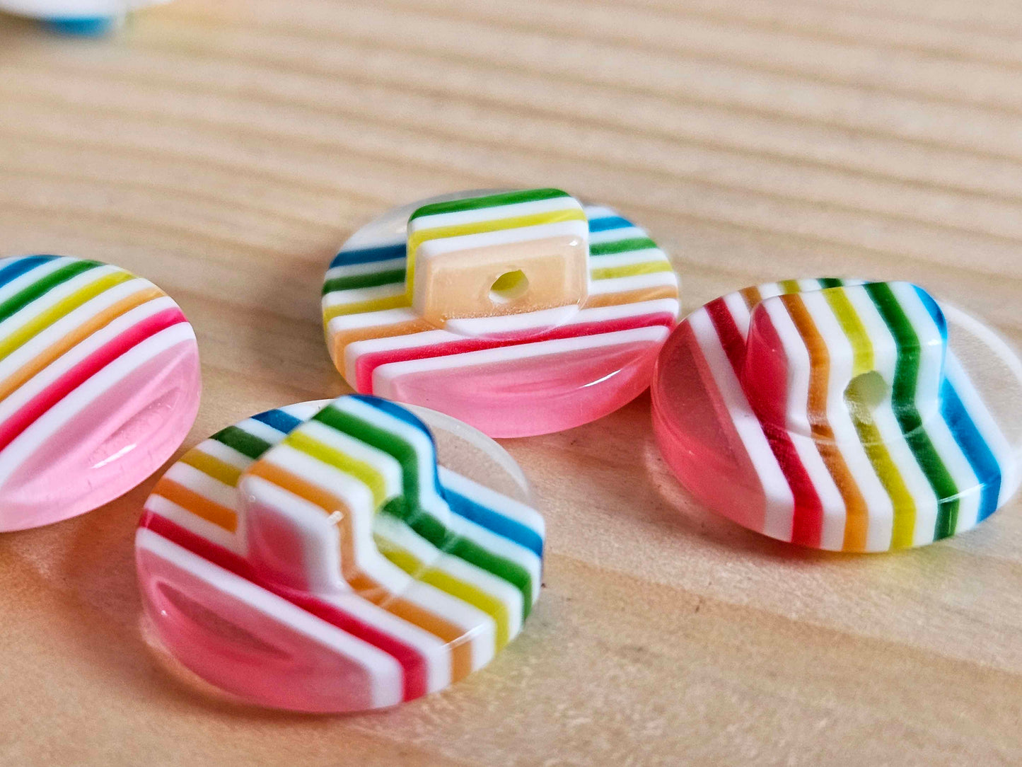 LIGHT RAINBOW / 14mm - 8 buttons / Resin Buttons / Sewing Buttons