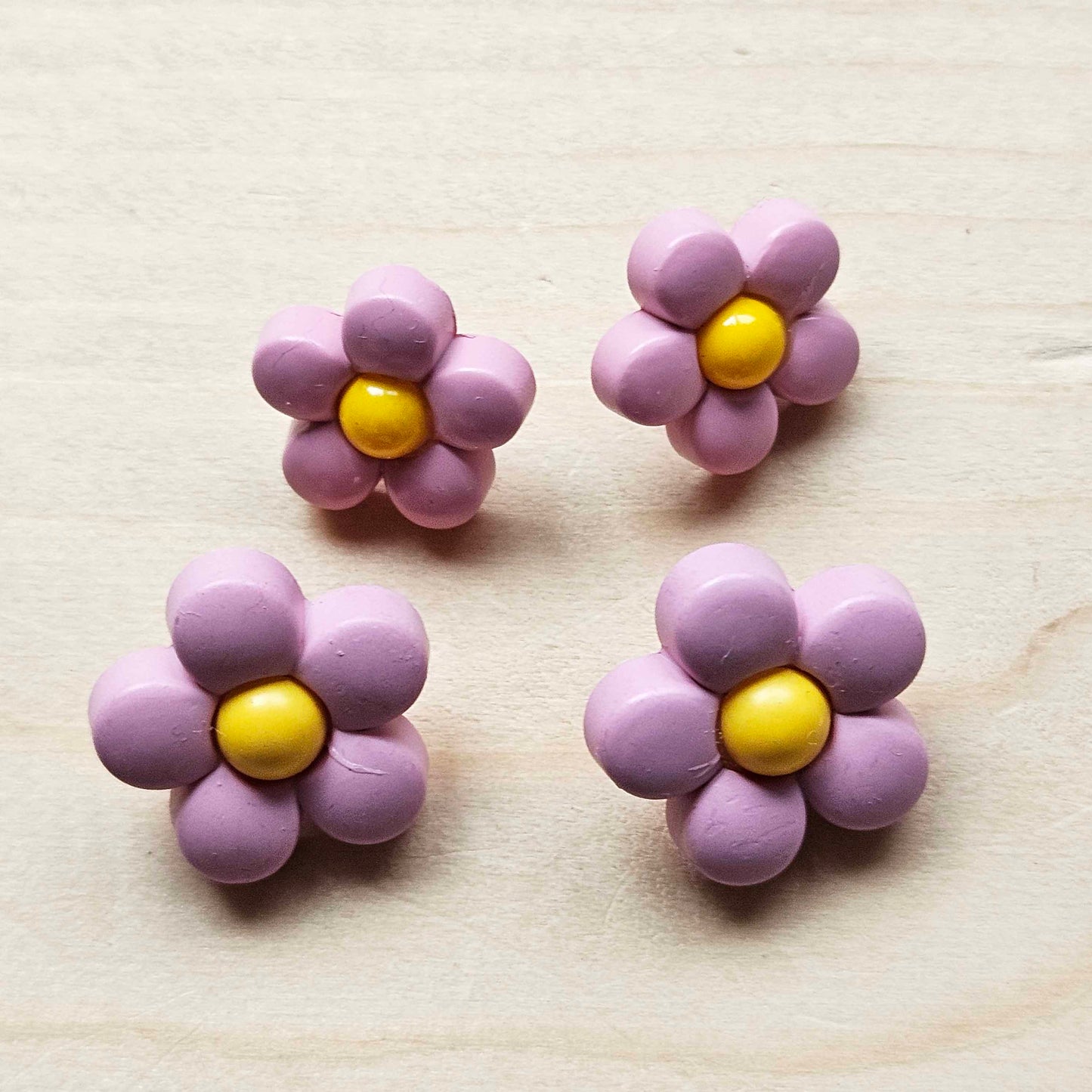 DAISY / 15*15mm - 18*18mm / 4 buttons / Resin Shank Buttons / Sewing Buttons