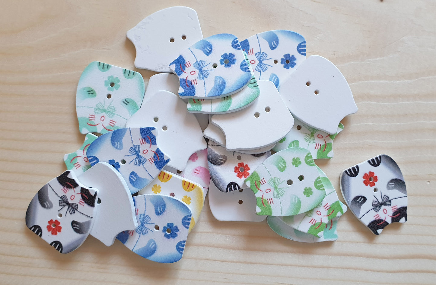 Clearance // Maneki Neko / Wooden Buttons (Set of 8)