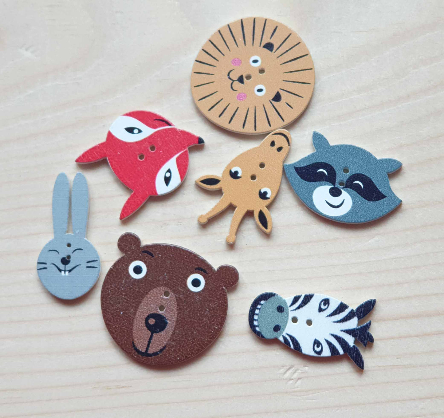 MIXED ANIMALS / 8 buttons / Wooden Buttons / Sewing Buttons