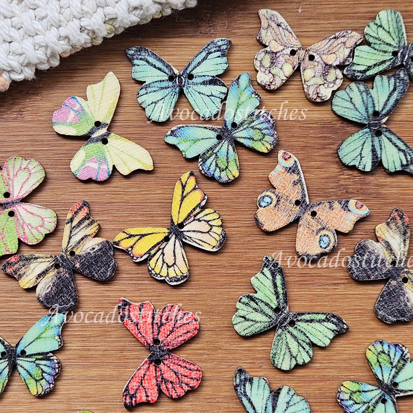 MONARCH BUTTERFLY / 8 buttons / Wooden Buttons / Sewing Buttons