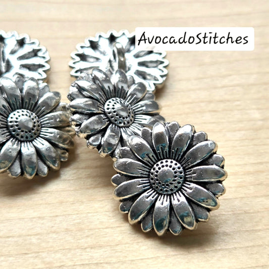 OLD GARDEN DAISY Shank Buttons / 17mm / Set of 6 buttons / Metal Alloy Shank Buttons / Sewing Buttons