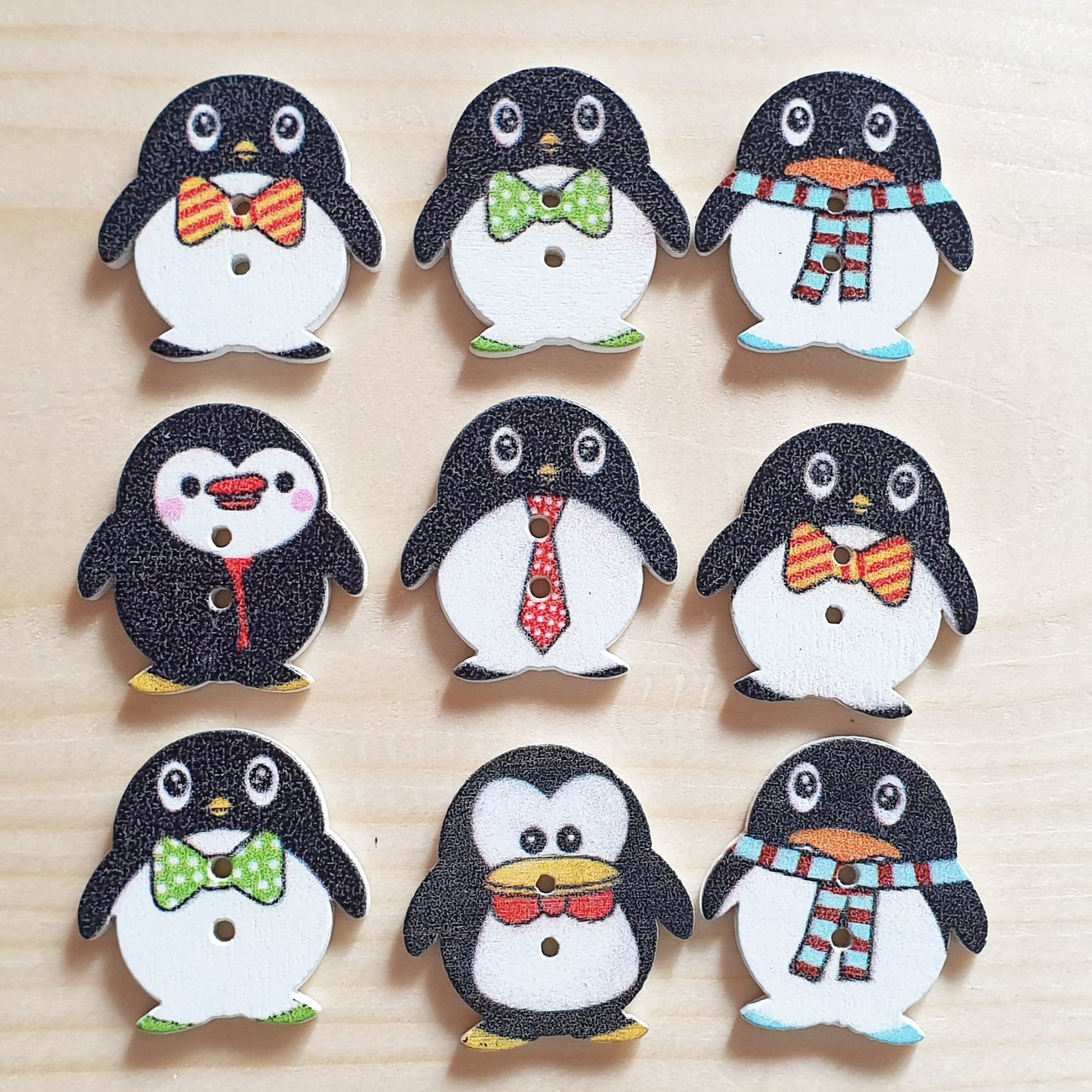PENGUIN / Wooden Buttons / 24x23mm (Set of 8)