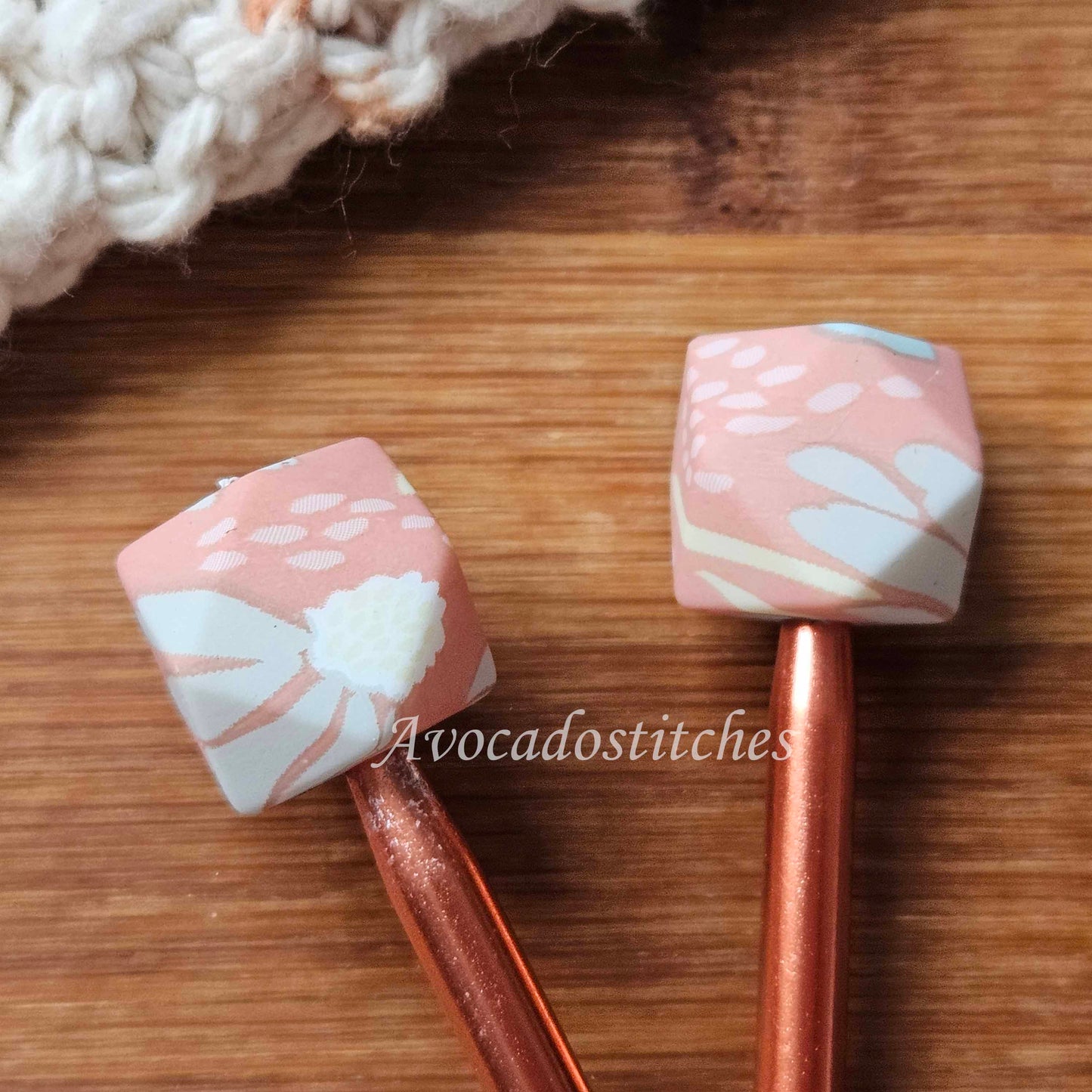 PASTEL PINK FLORALS STITCH STOPPERS / 2 pieces / Knitting Needle Stoppers / Point Protection / Notions