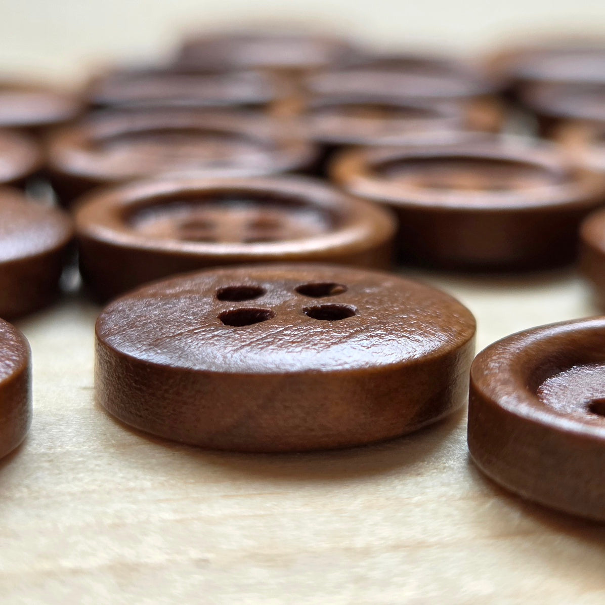 CLASSIC 4-HOLE / Peanut Brown Wooden Buttons / 15mm (Set of 10)