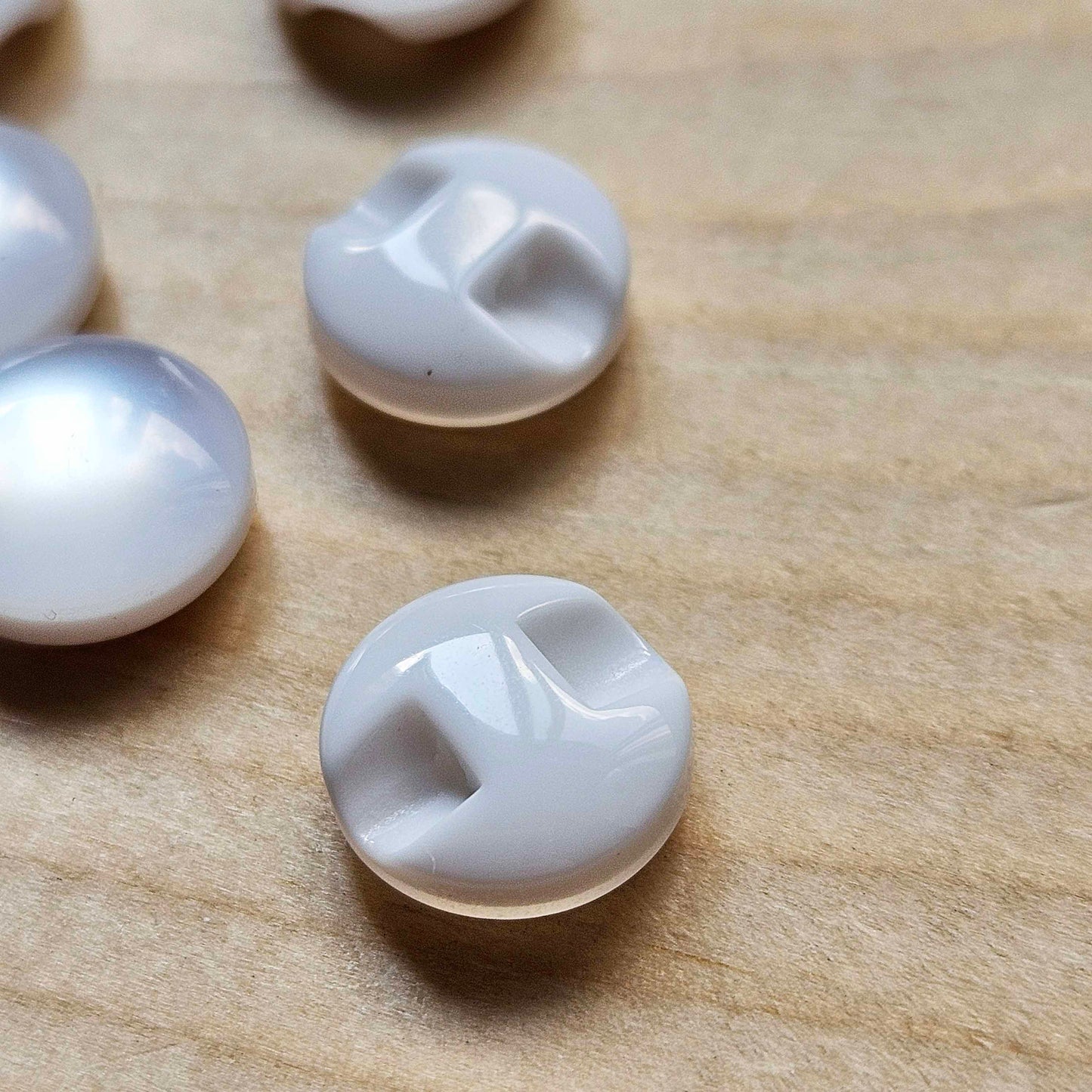 PEARL WHITE Resin / 11mm - 8 buttons / Resin Buttons / Sewing Buttons