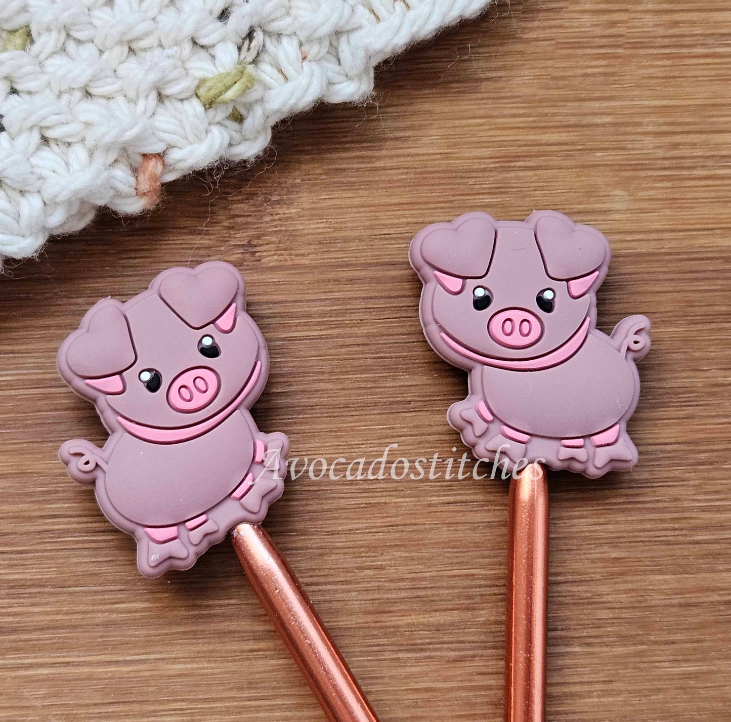 PINK PIGGY Stitch Stoppers / 2 pieces / Knitting Needle Stoppers / Point Protection / Notions